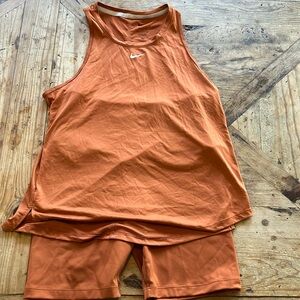 Ladies two piece Nike DriFit workout outfit size small rust color